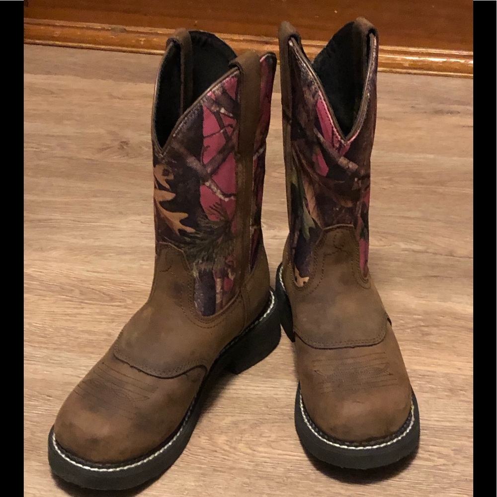 Pink camouflage cowboy boots